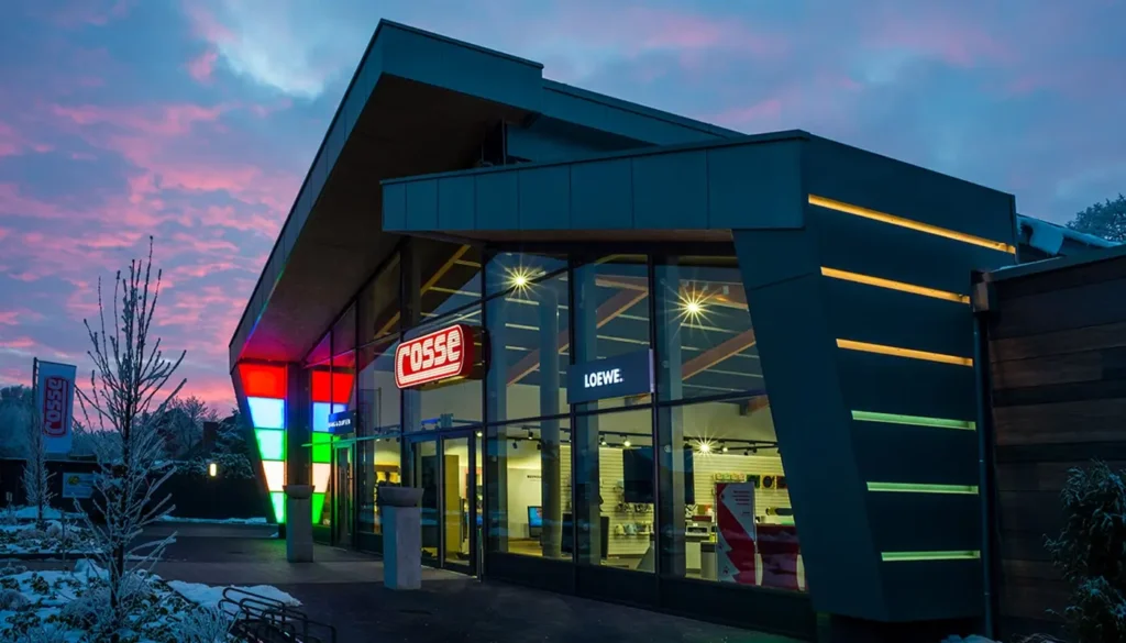 Beleuchtung innen und außen eines Frimengebäudes